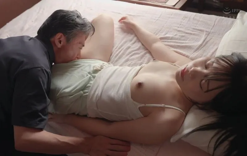 Bố già tích cực vét máng đứa bé ngoan lâu ngày về quê giờ đã trưởng thành