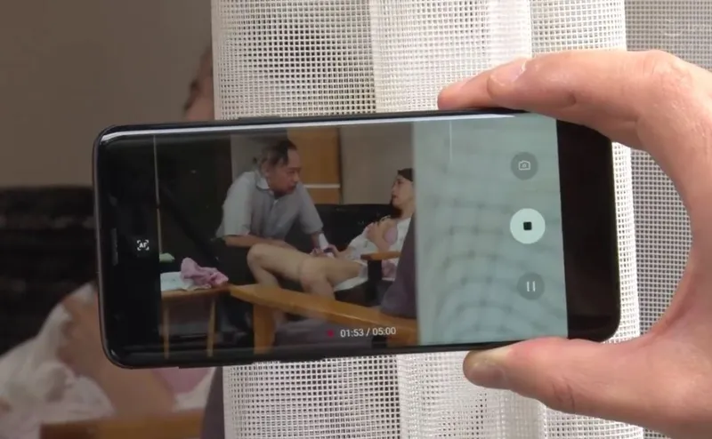 Vợ sắp cưới của con trai gian díu với bố Chồng yêu bị gã cấp trên khu phố phát hiện